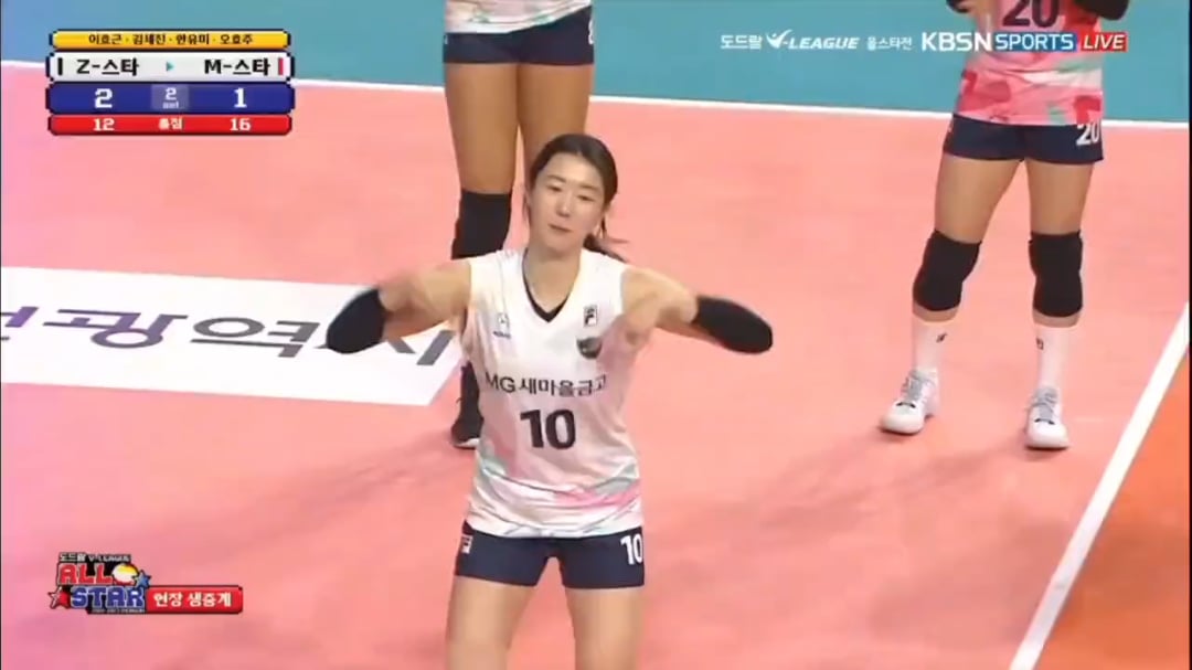 230130 Korean National Volleyball star Kang So Hwee dances to “Pink Venom” on KBSN Sports live