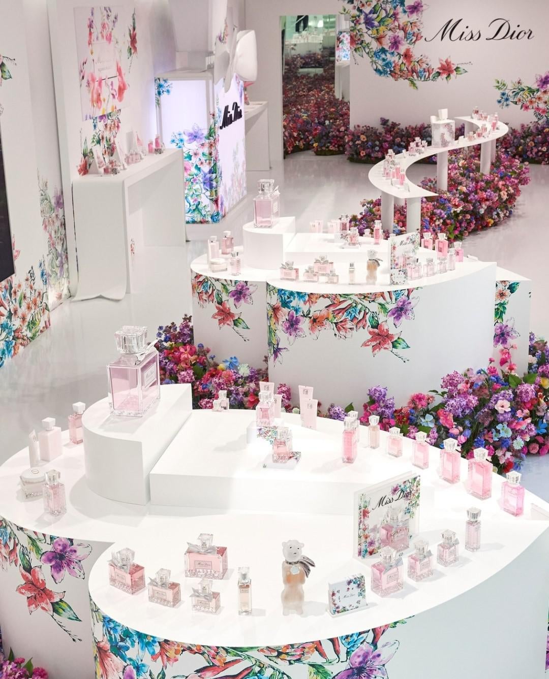230512 Elle Korea Instagram Update with Haerin - 'Miss Dior Exhibition ...