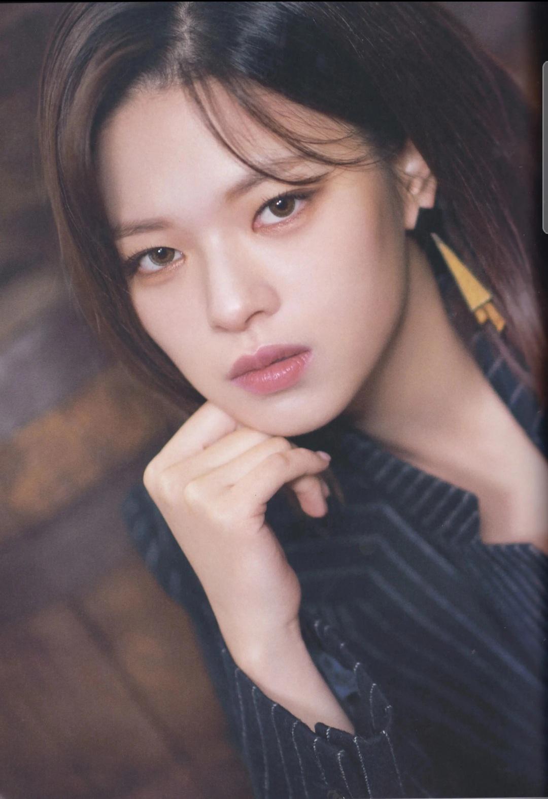 Jeongyeon Sexy Eyes PTKOREA jeongyeon-sexy-eyes-ptkorea