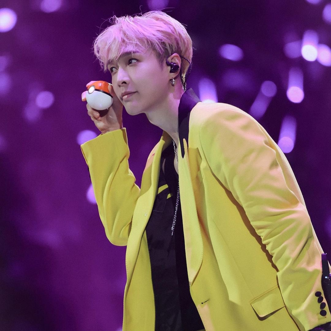 231125-lay-instagram-update-hanging-with-my-friends-who-was-your