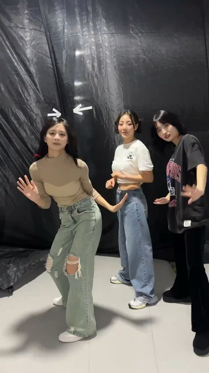 231229 Twitter Update - “How many letters in FIREBALL? ️🔥” (Momo ...