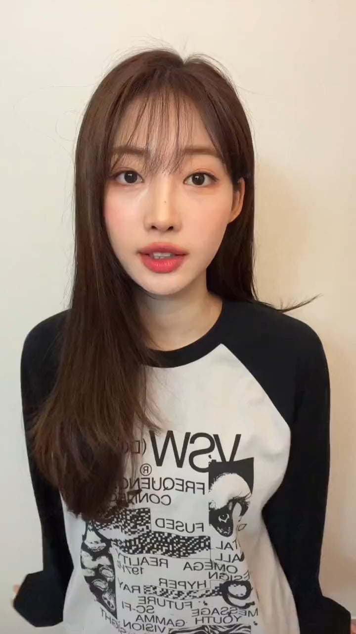 240315 EVERGLOW Sihyeon Look At Me Tiktok Dance Challenge PTKOREA 240315-everglow-sihyeon-look-at-me-tiktok-dance-challenge-ptkorea