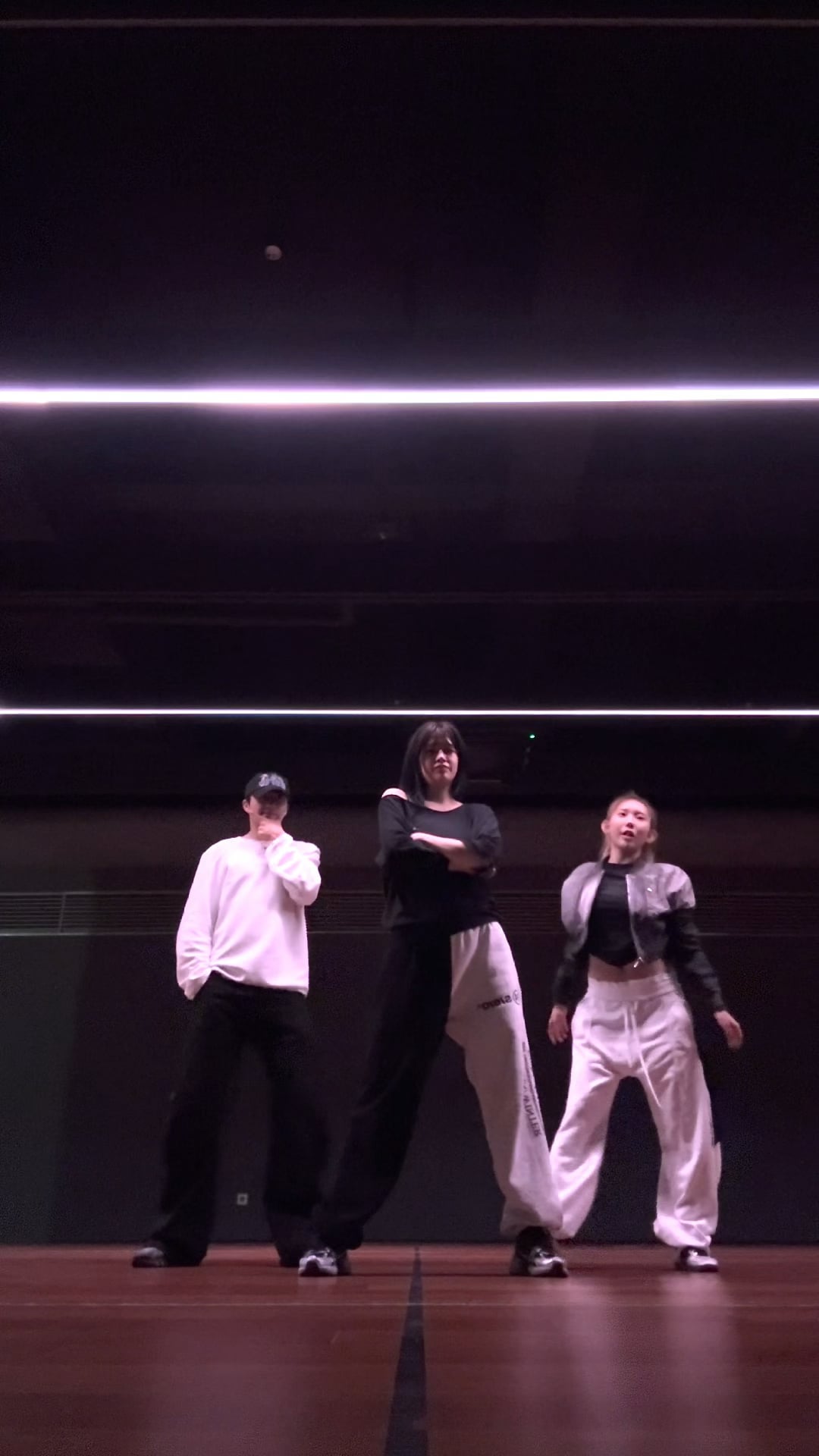 250328 IVE Official TikTok Update with Yujin - like JENNIE (Dance ...